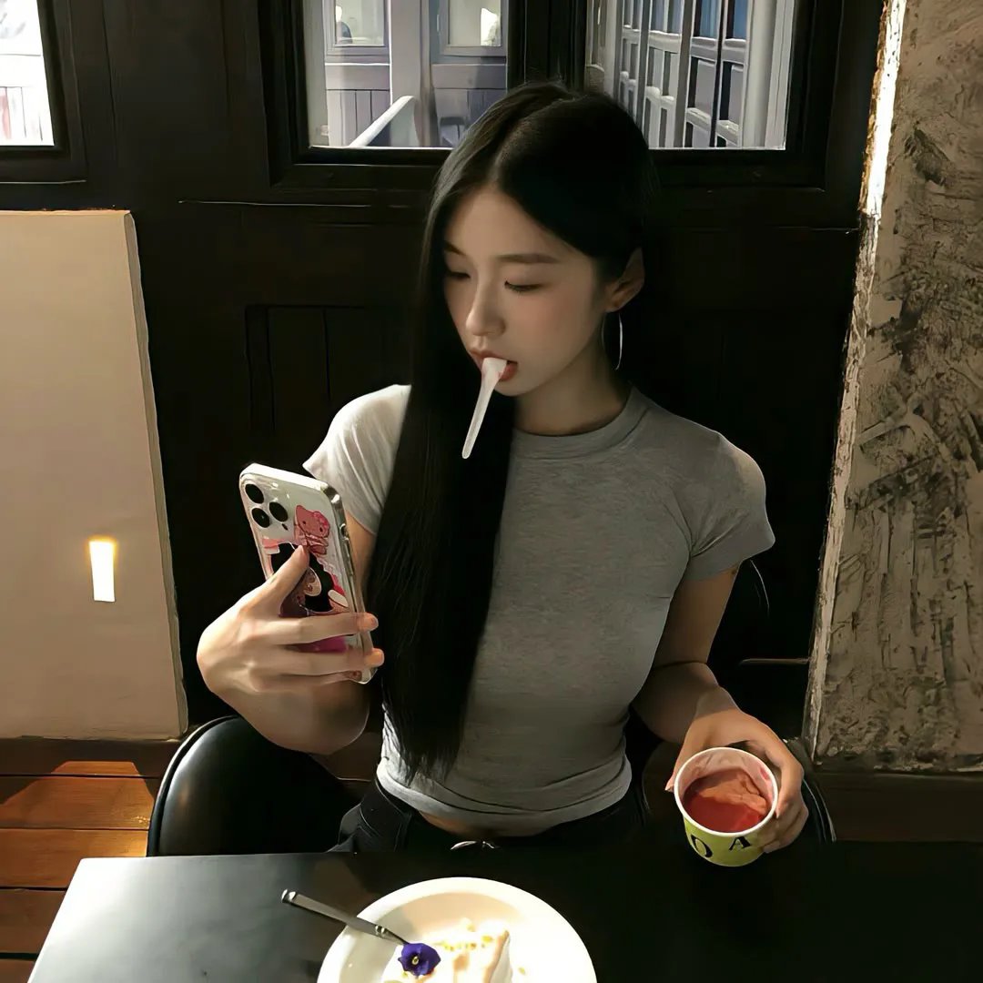三艳嬉春